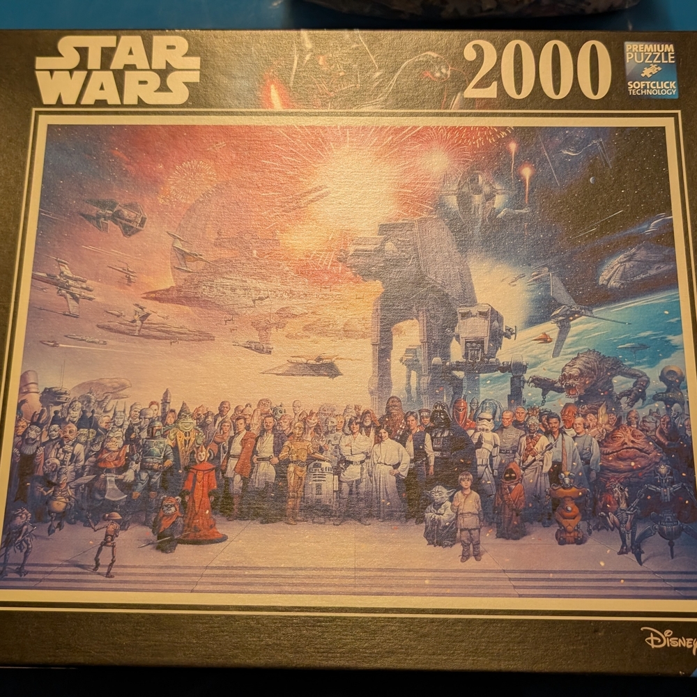 Disney Star Wars 2000-Piece Puzzle with Vibrant Colors